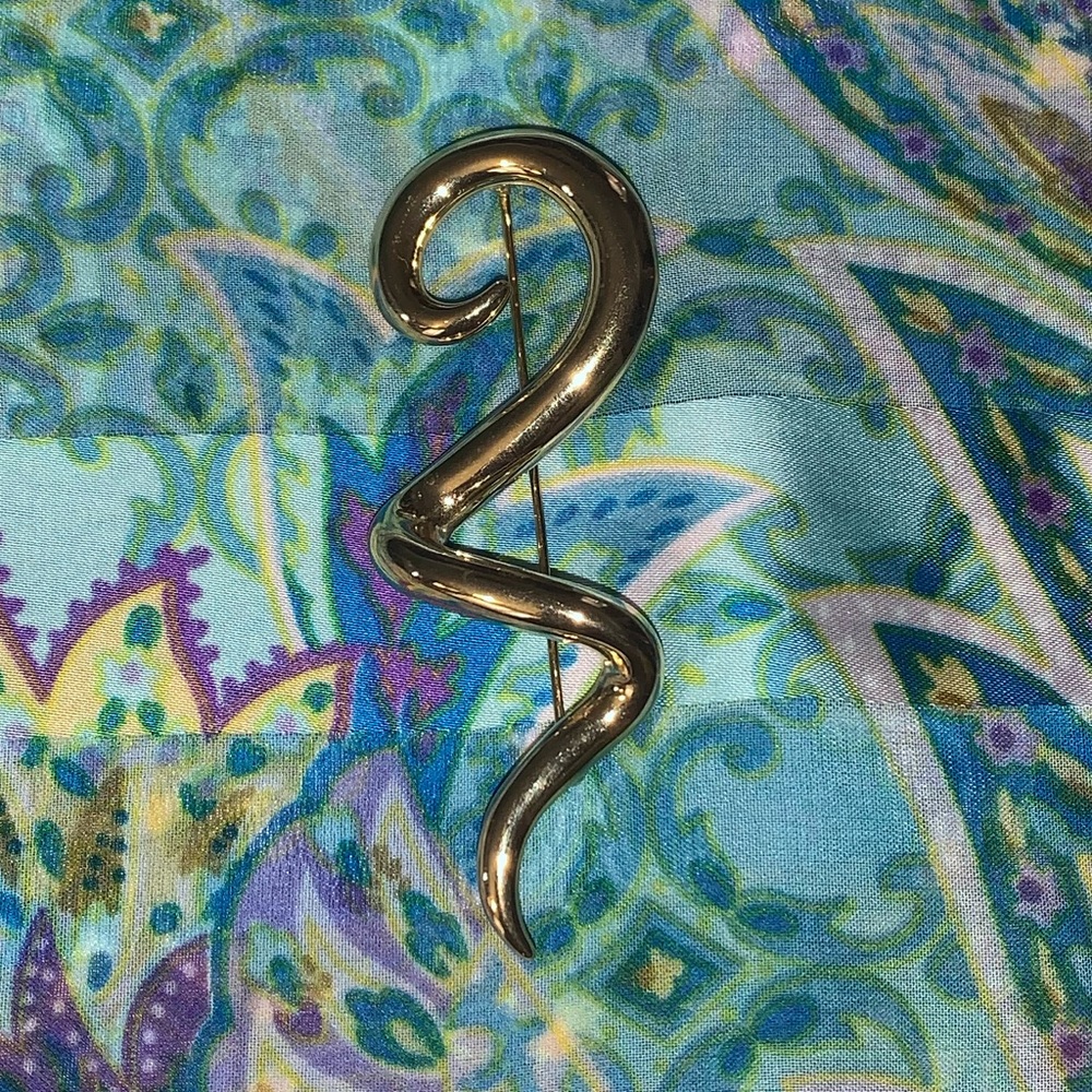 JJ Jonette Jewelry Gold Tone Swirl Brooch Pin - Picture 2 of 14